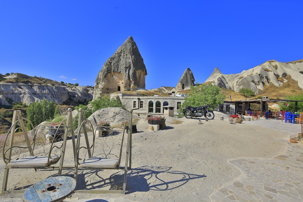 Traveller Apos S Cave Hotel 52/76