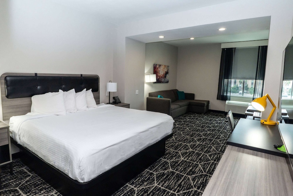 La Quinta Inn & Suites by Wyndham Corpus Christi Southeast 24/56