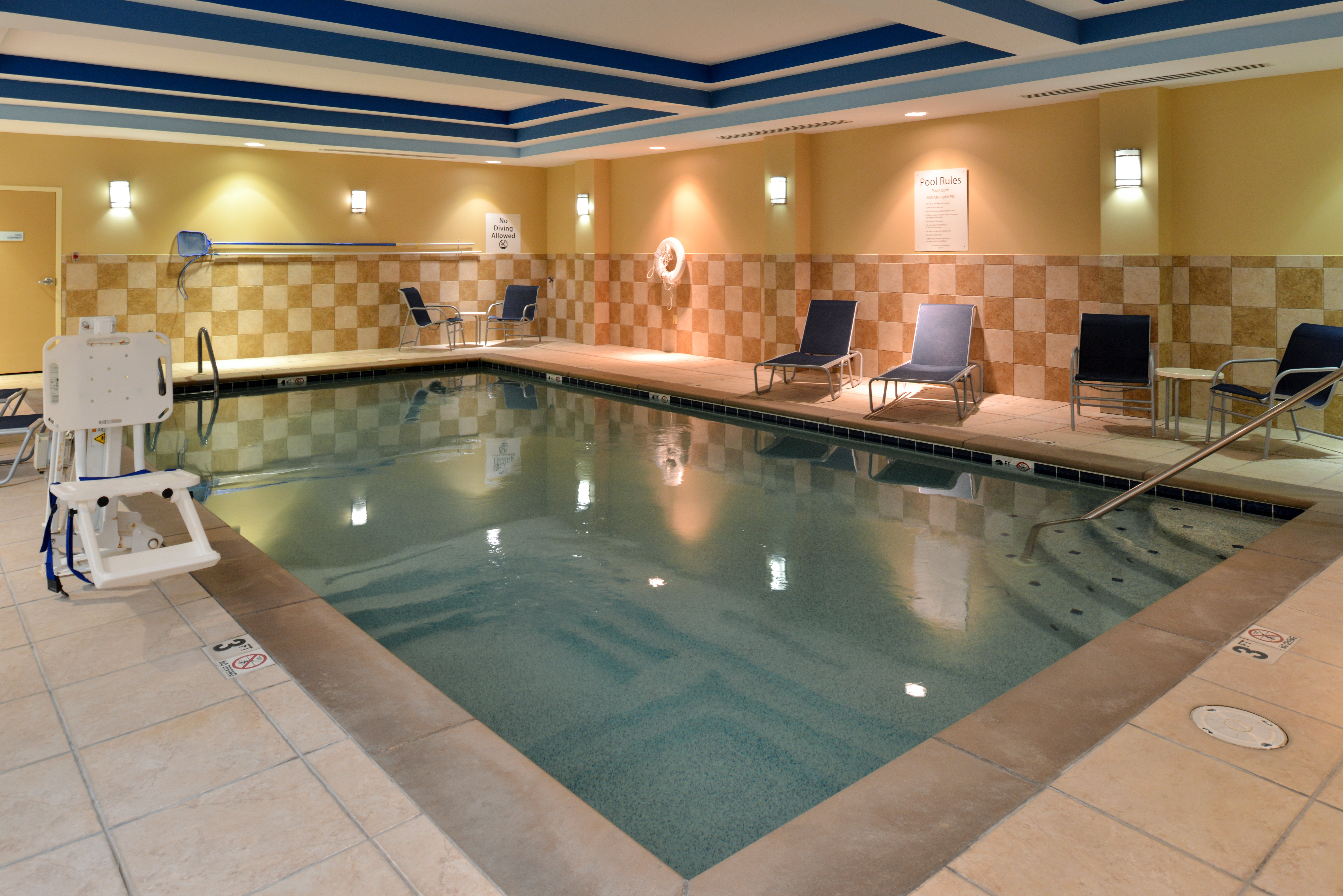 Holiday Inn Express Columbia 35/49