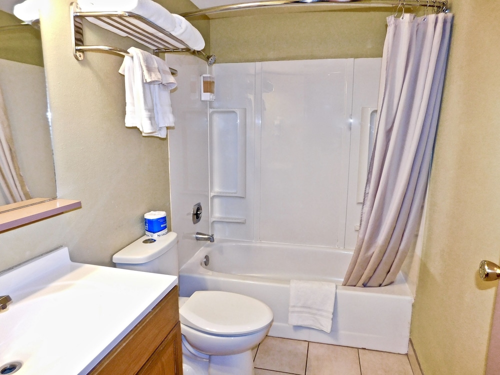 Americas Best Value Inn Suites Anchorage Airport 13/39