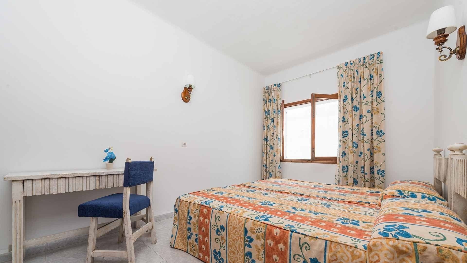 Room, Twin Beds
