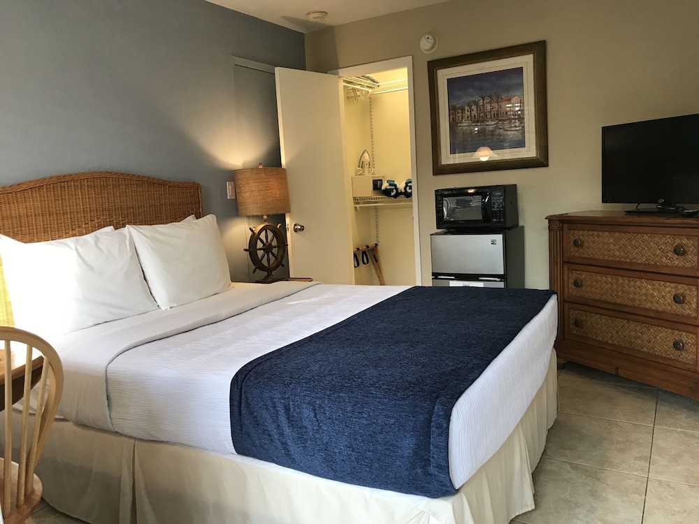 Casitas Coral Ridge formerly Estoril Paradise Inn 7/50