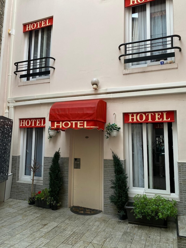 LUXOR BASTILLE HOTEL 4/61