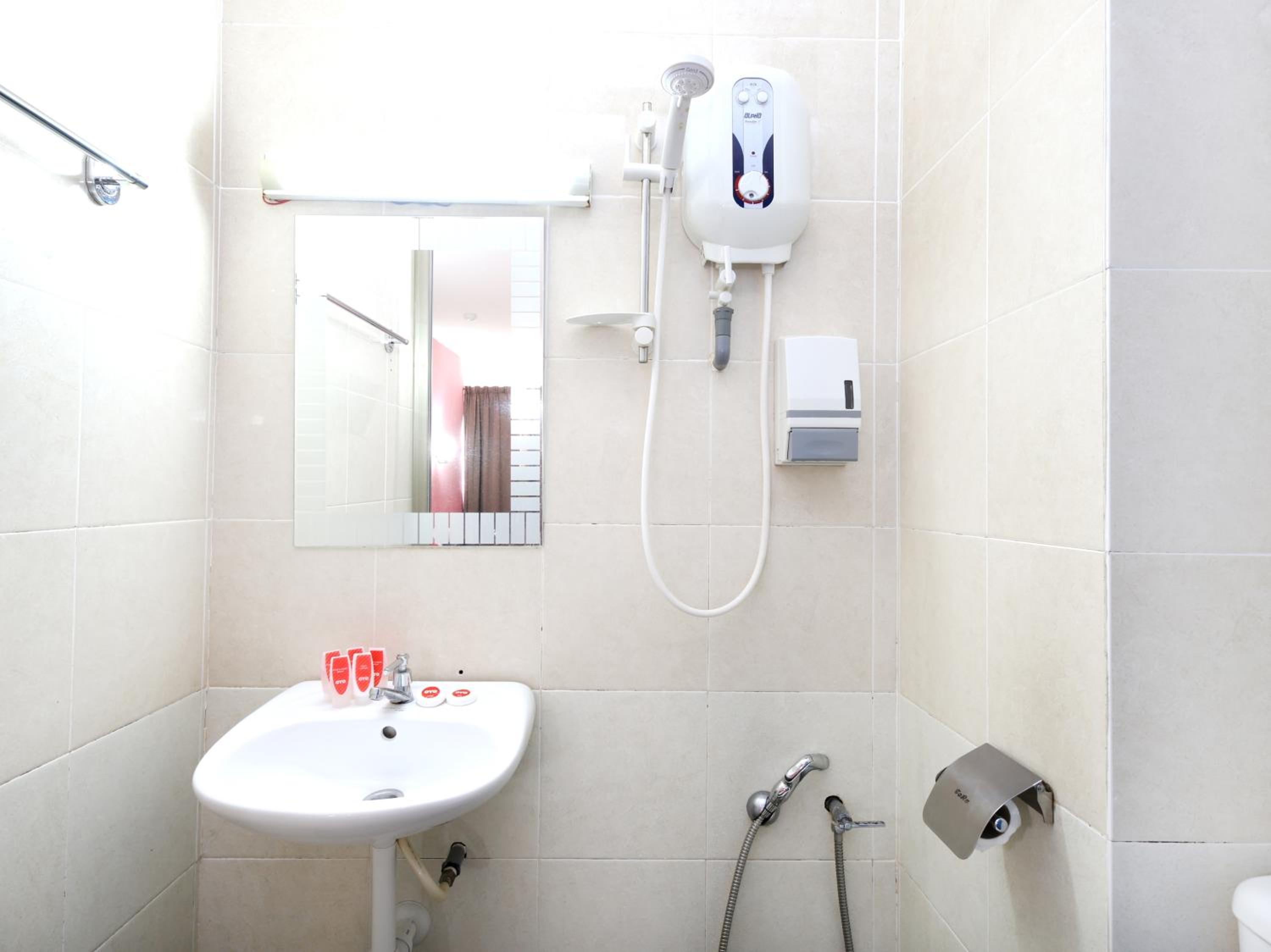 Family Suite, OYO 502 Midah Inn Puchong 6/6
