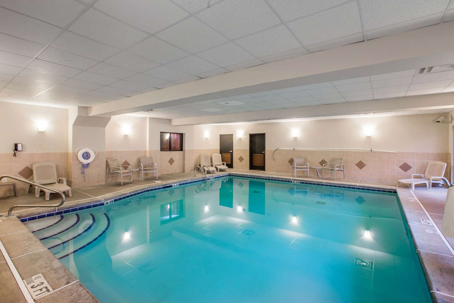 Comfort Suites Locust Grove Atlanta South 13/25