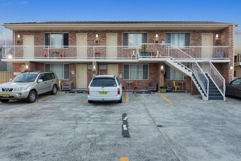 BUCCANEER MOTEL 51/61