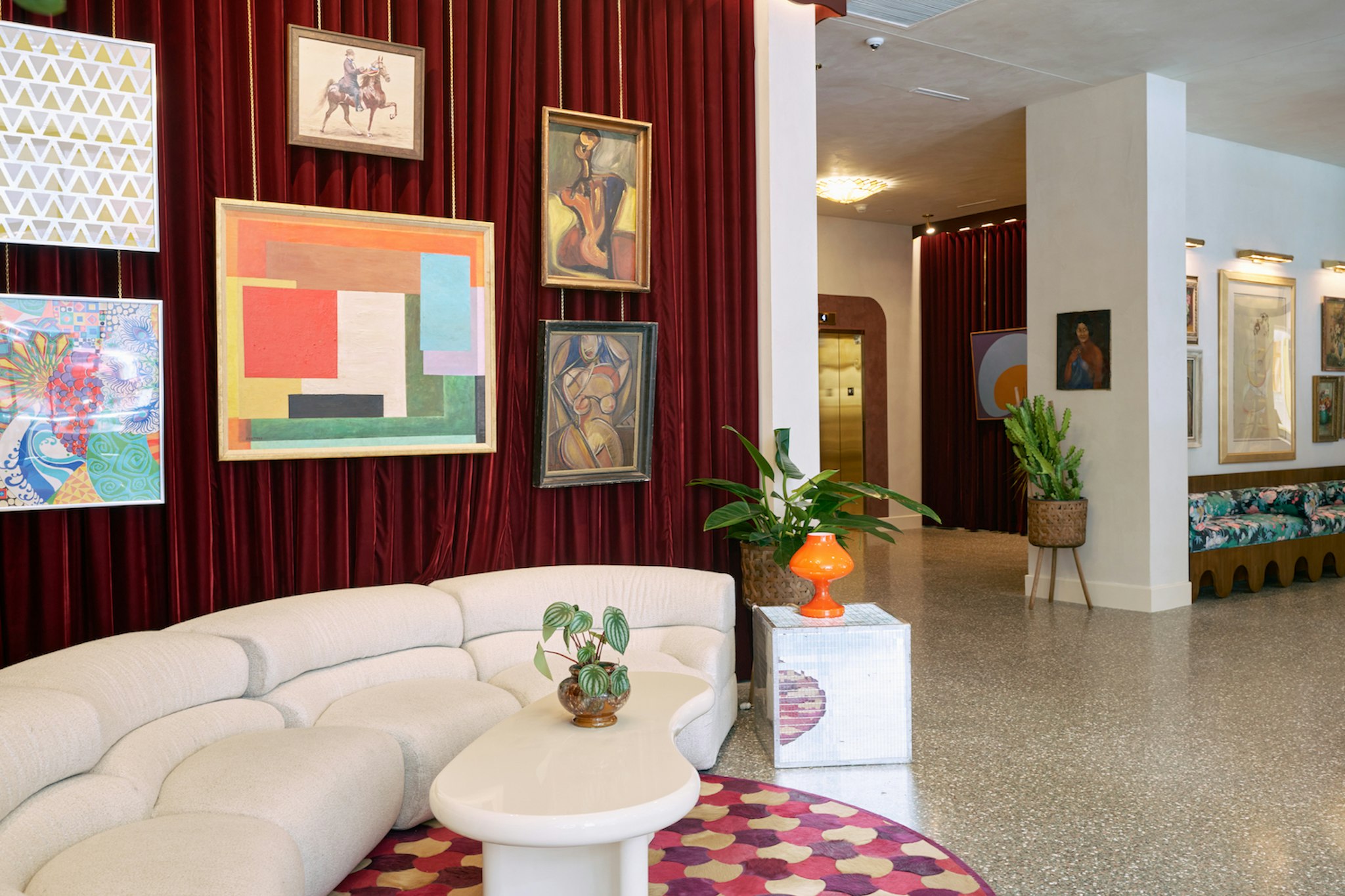 Hotel Genevieve 37/50