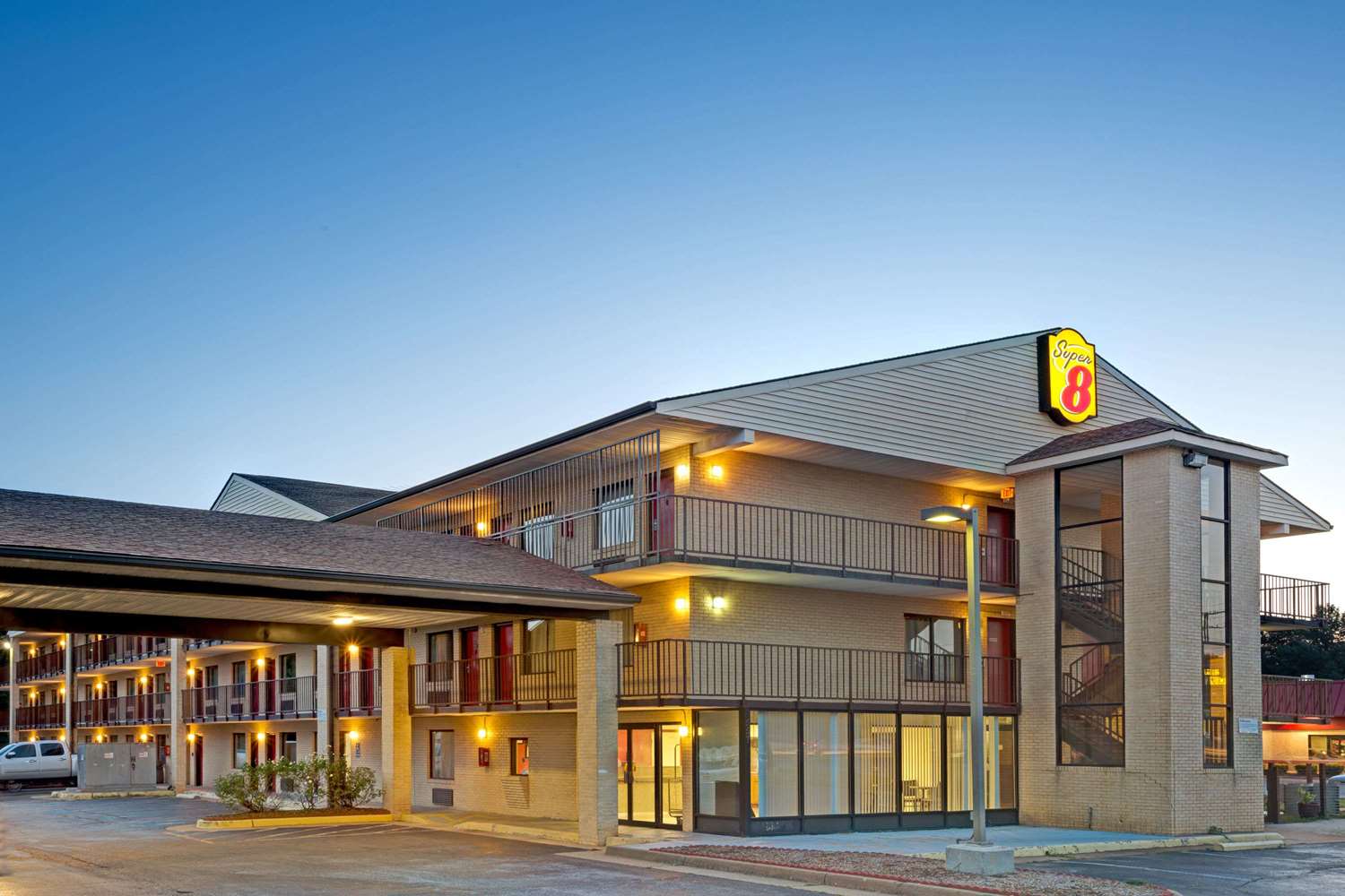 Super 8 By Wyndham Fredericksburg 2/28