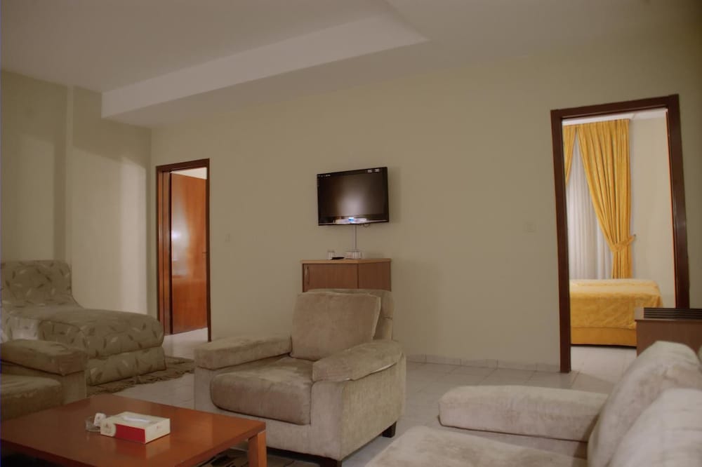 Al Fanar Palace Hotel 10/23