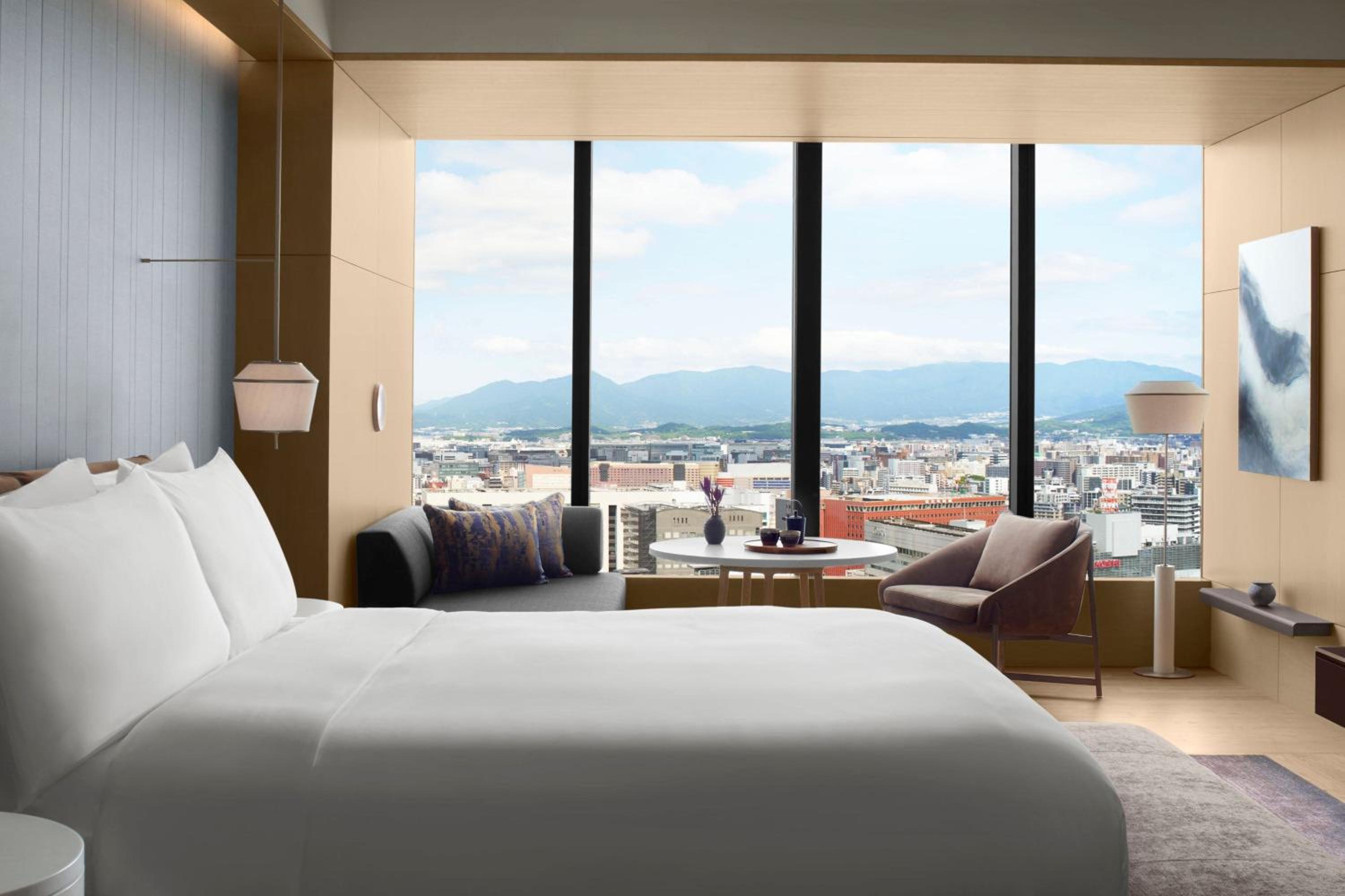 Room, King Bed, Skyline View
