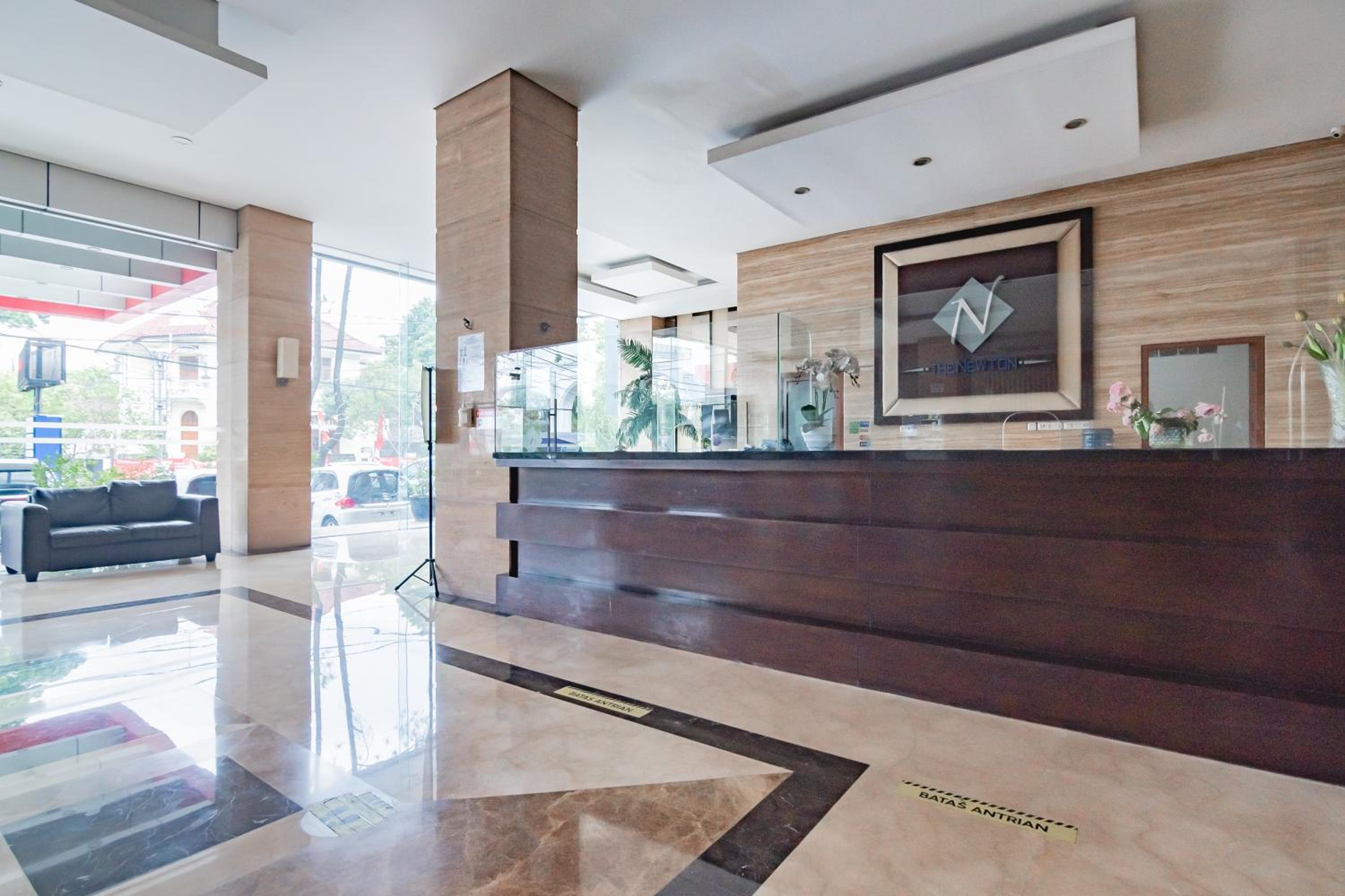 Urbanview Hotel Newton Riau Bandung 8/55