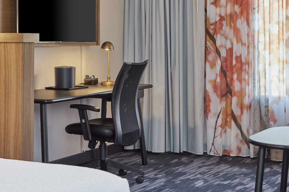 Fairfield Inn & Suites Albany Airport 38/41