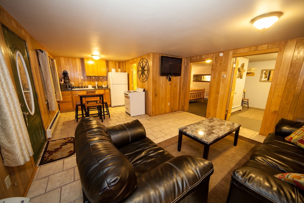Log Cabin Lodge Suites 46/68