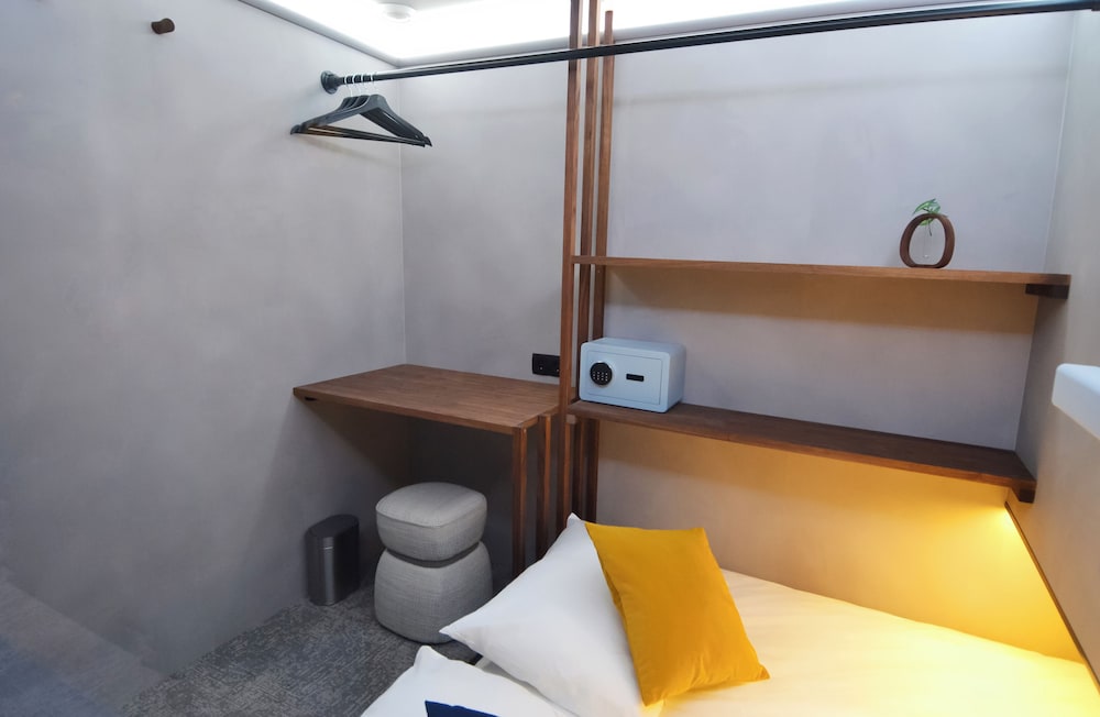 The Hyve Capsule hostel Amsterdam 20/24