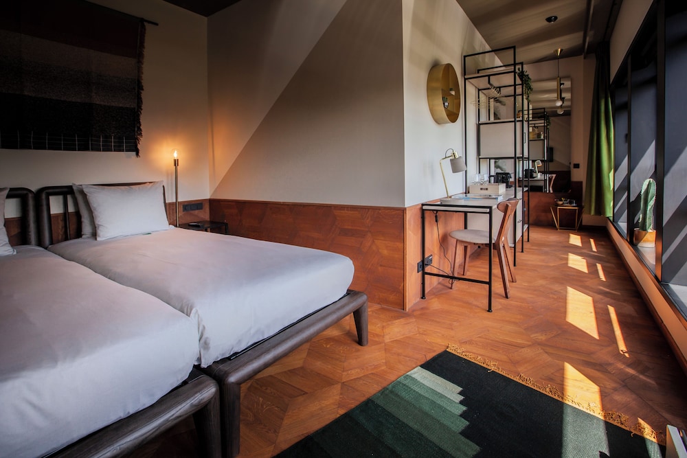 COMFORT, DOUBLE BED