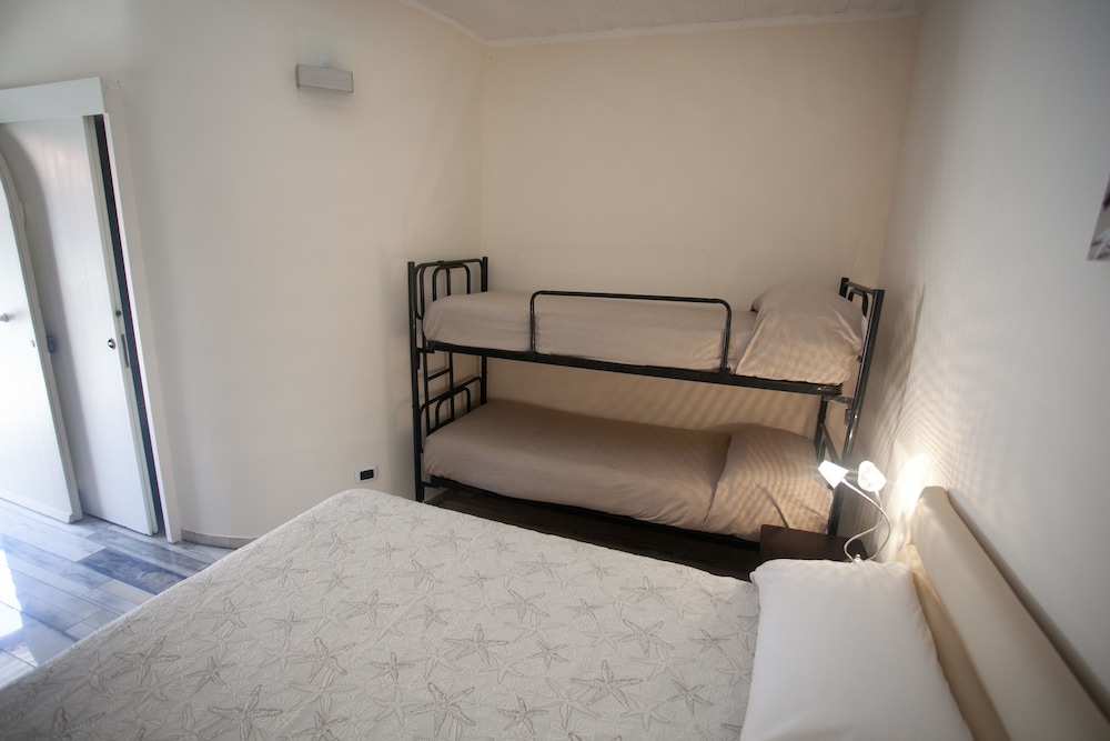 OLDWELL HOTEL 8/50