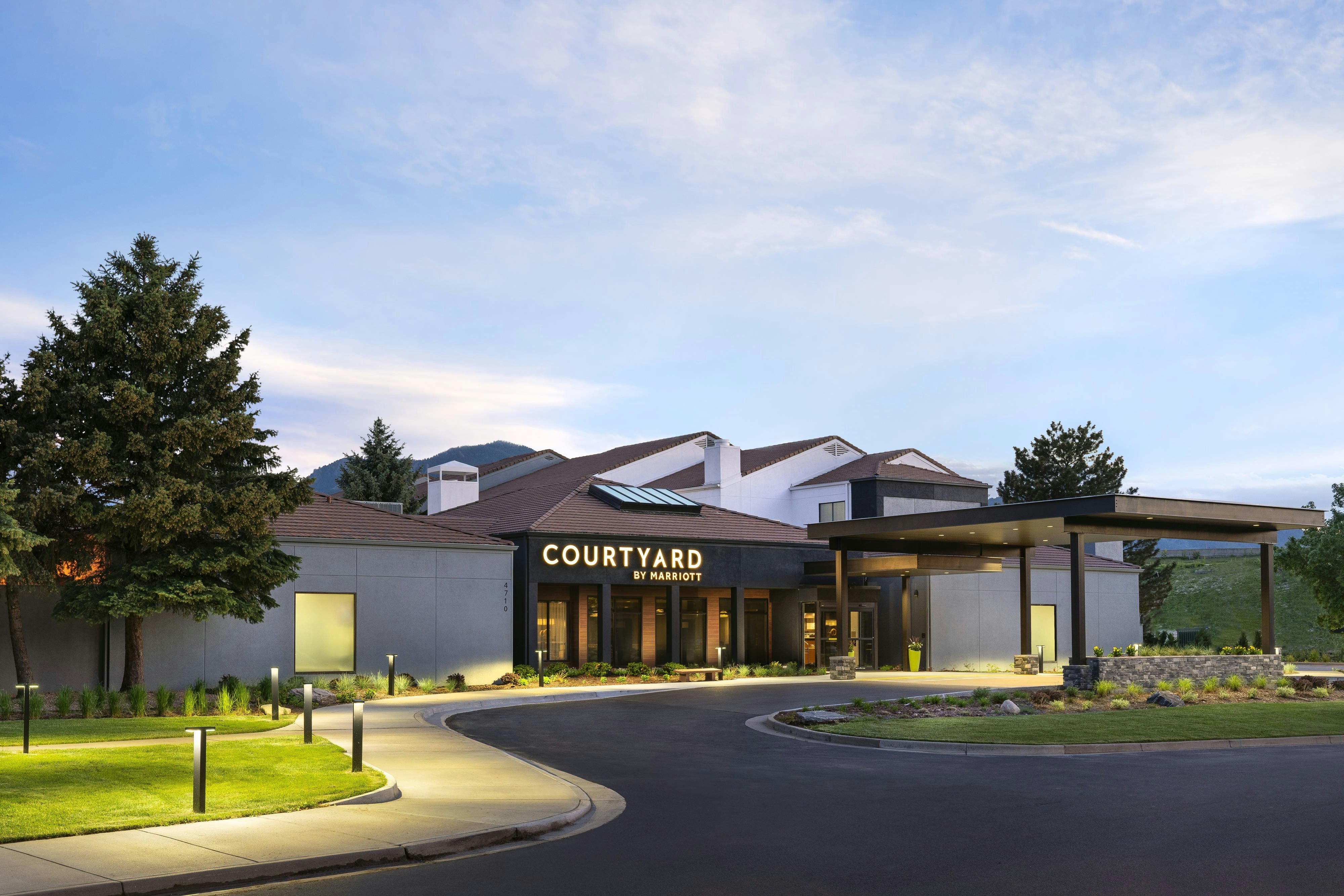 Courtyard Boulder 1/8