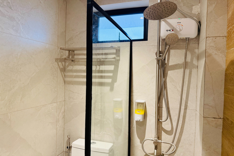 Room, Twin Beds, Private Bathroom, Aurora Suites Pasay near Airport 4/4