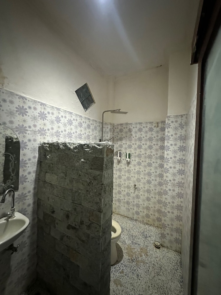 Sari Buana Bed Breakfast 62/62