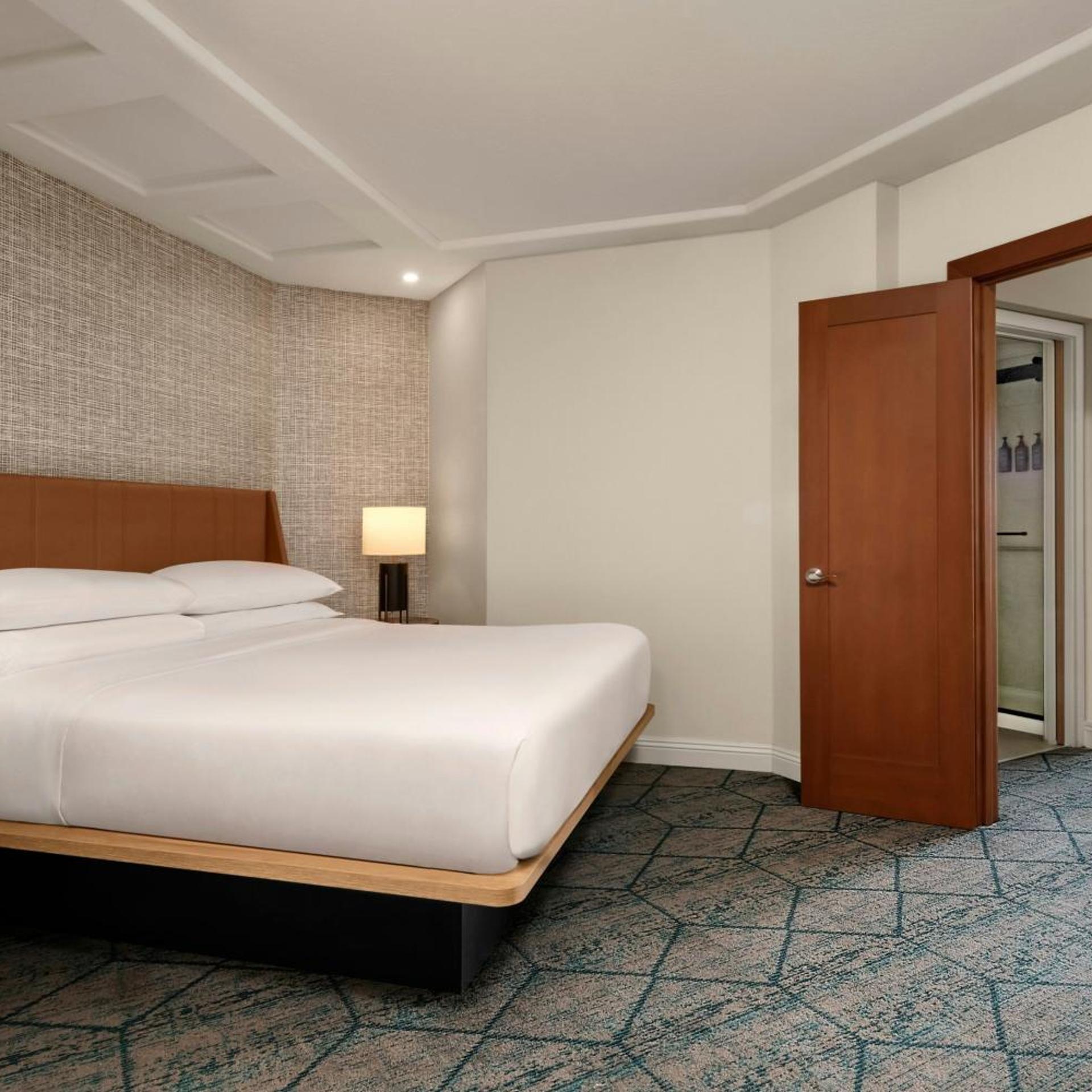Suite, King Bed, Club Floor, Ground Floor