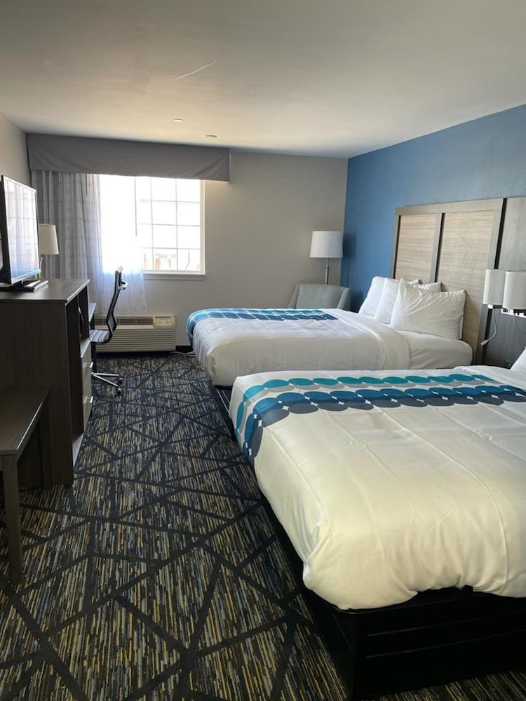 Baymont by Wyndham Blackwell I-35 24/71