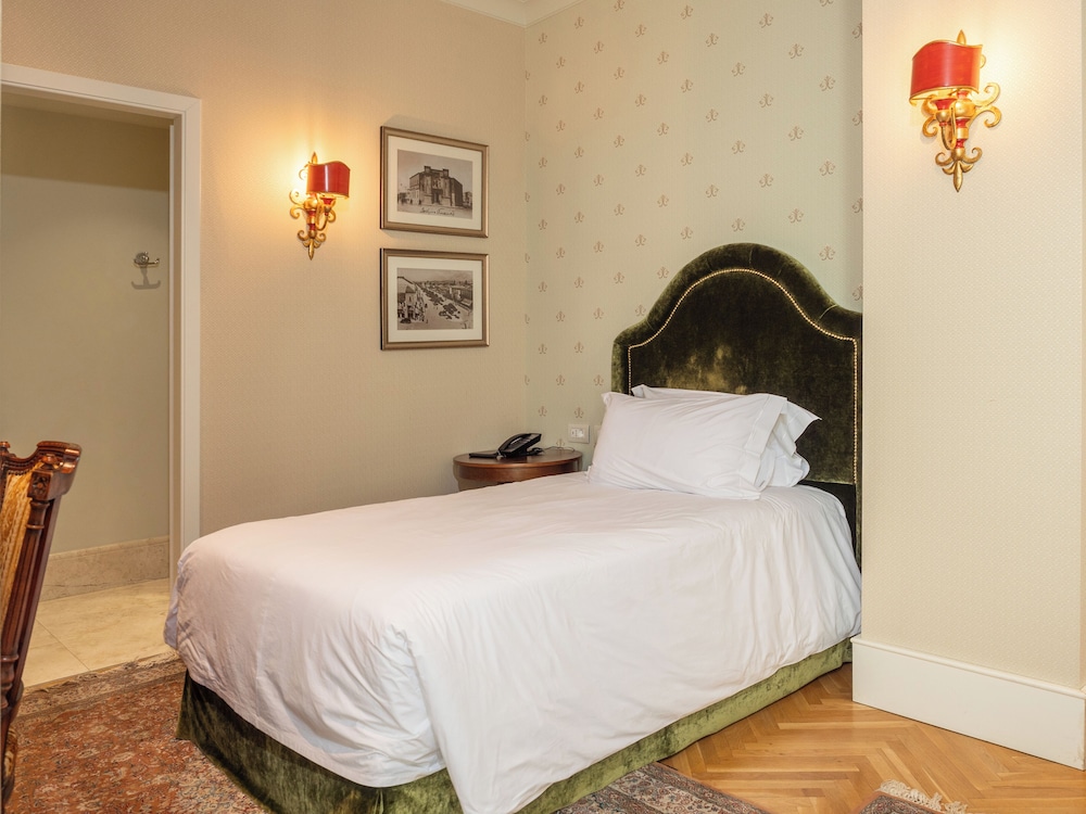 Ebel Boutique Hotel Tirana 15/50