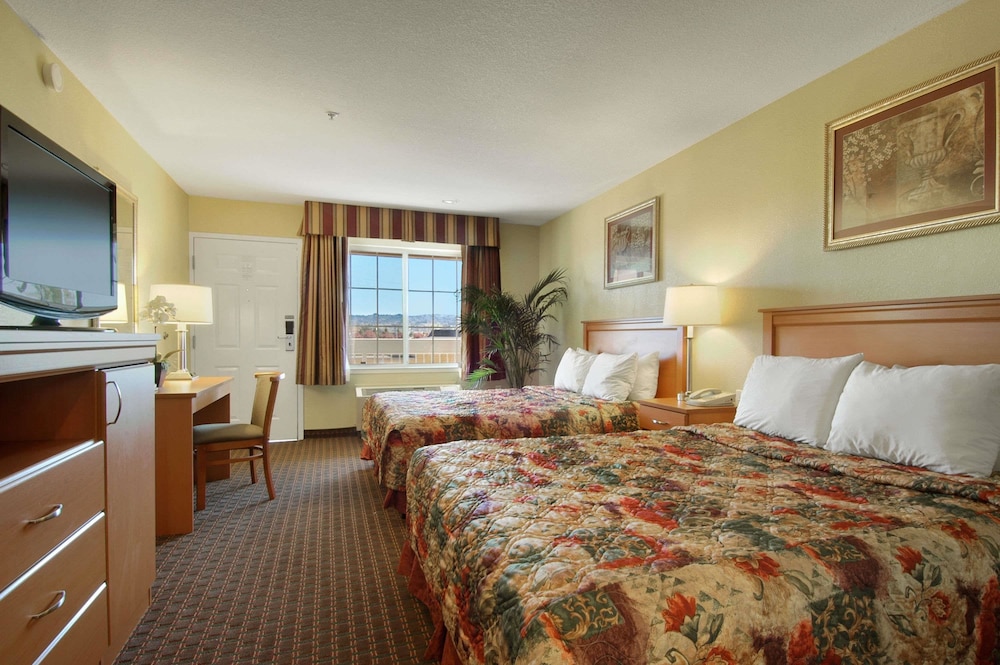 Days Inn by Wyndham Hayward Airport 4/9
