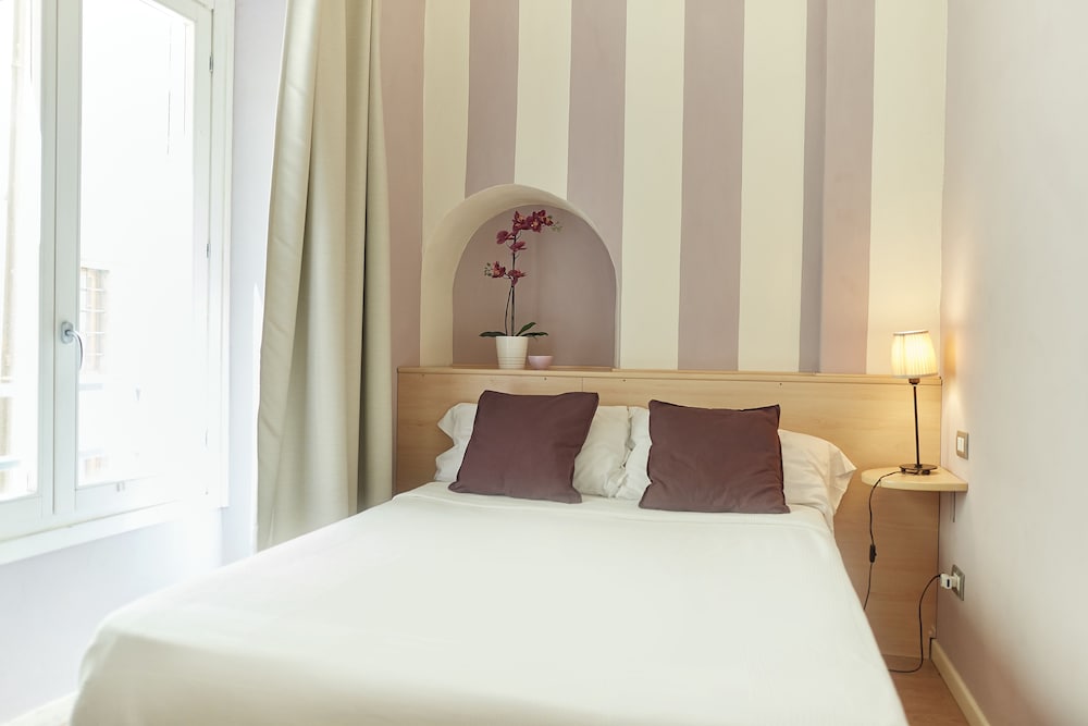 BASIC, DOUBLE BED, EXTERNAL BATHROOM, SMALL