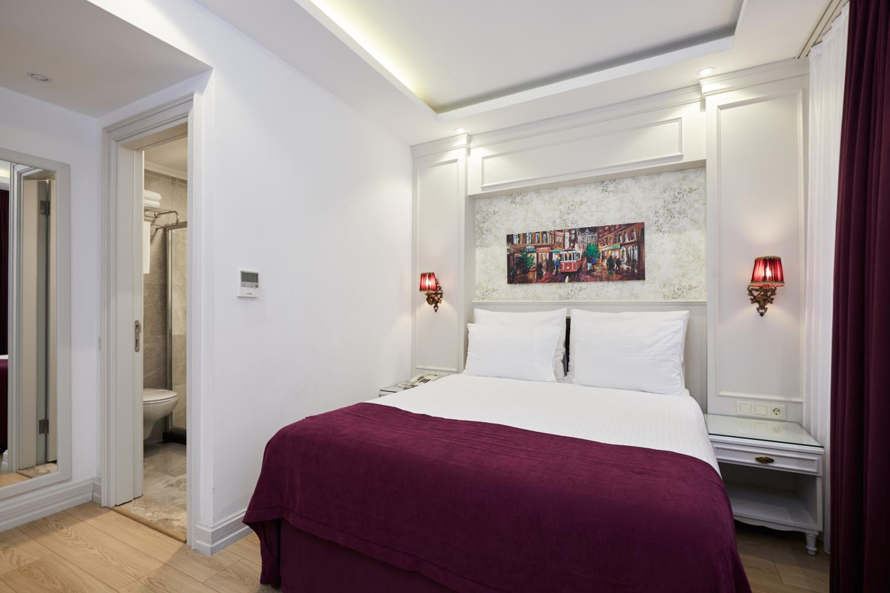 Connecting, Family, 2 Bathrooms