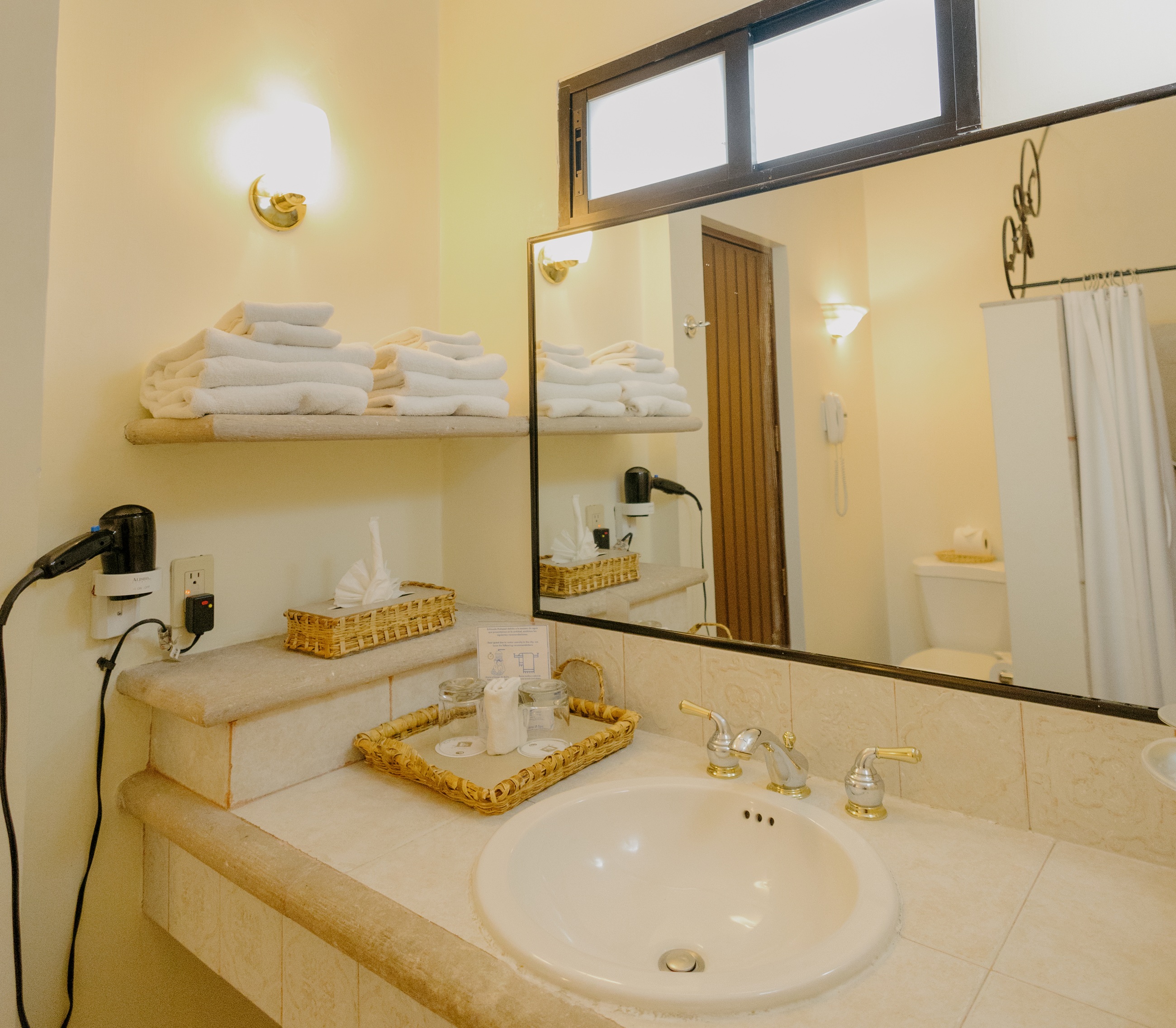 غرفة بسرير كينج بشرفة، Hacienda Los Laureles 5/5