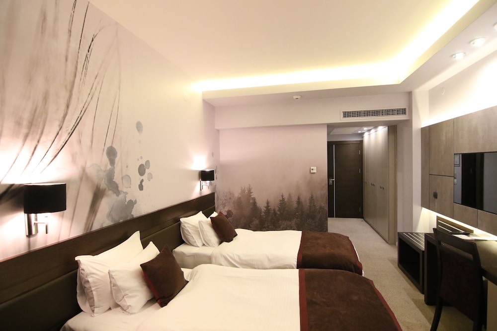 ROOM, TWIN BEDS