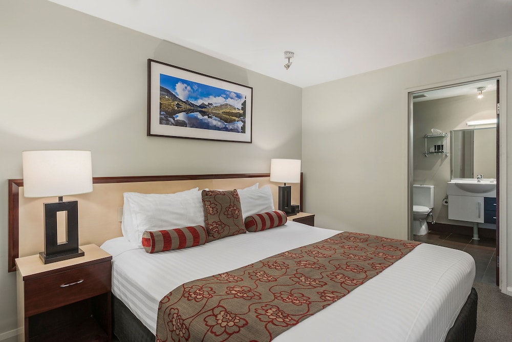 Mantra One Sandy Bay Road Hobart 18/64