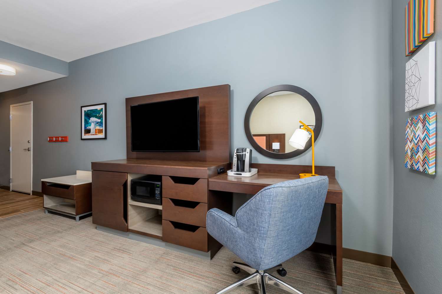 Hampton Inn Suites Cody Wy 25/28