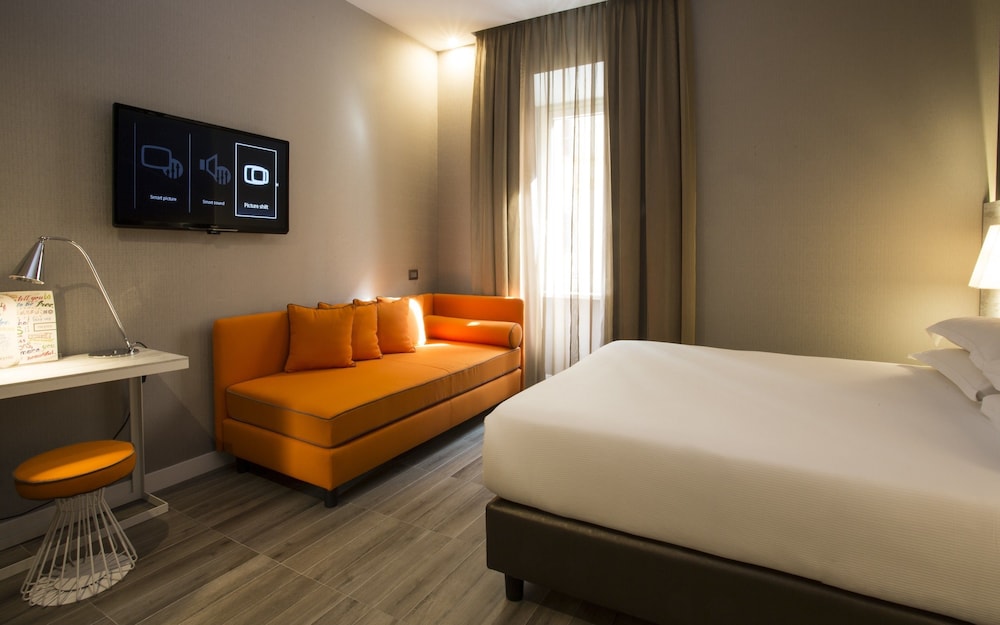 The Guardian Hotel 23/60