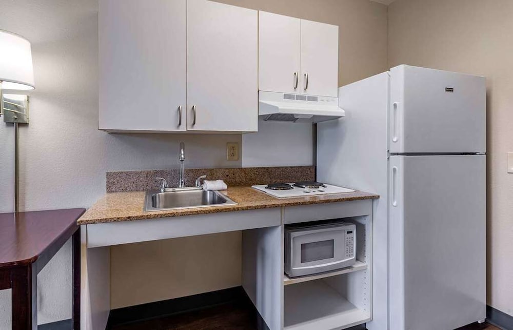 Studio 6 Extended Stay Fishkill Westage Center NY 51/64