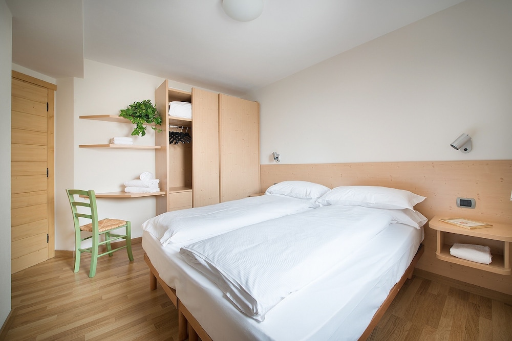 2 BEDROOMS, APARTMENT