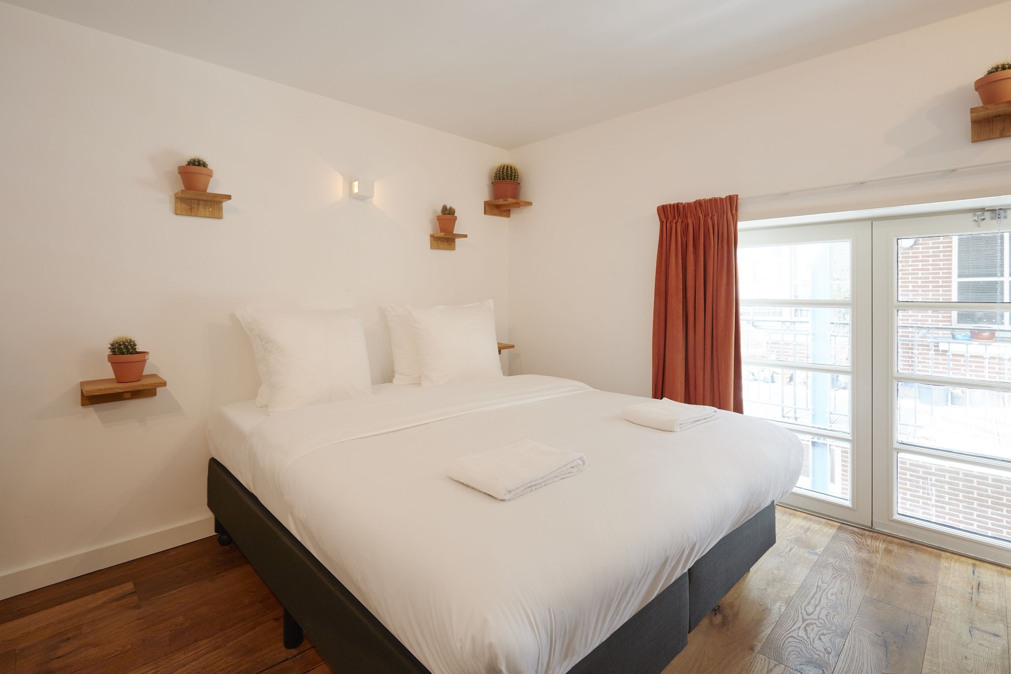 CASA NO CASA 13A, BASIC, DOUBLE BED, SHARED BATHROOM