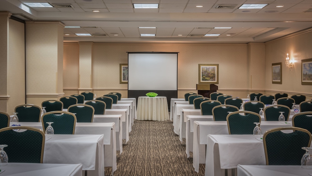 Holiday Inn Arlington at Ballston, an IHG Hotel 31/50