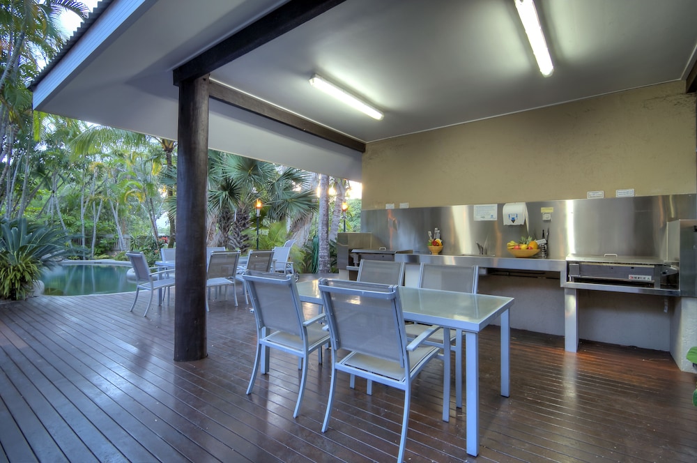 Port Douglas Retreat 20/30