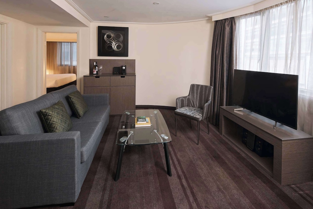 RYDGES WORLD SQUARE 41/66