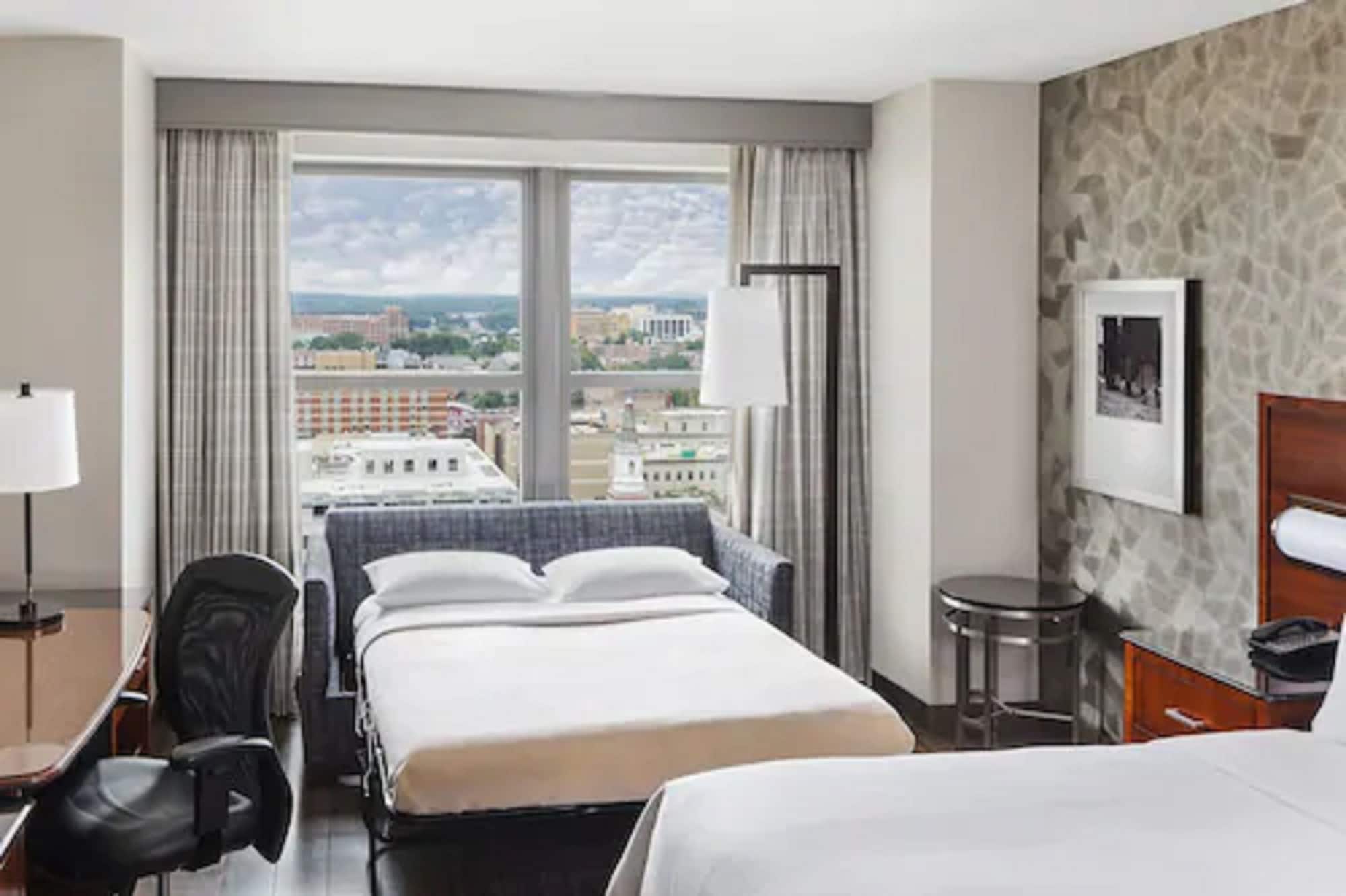 غرفة ركنية بسرير كينج بإطلالة على المدينة، Lancaster Marriott at Penn Square 3/7