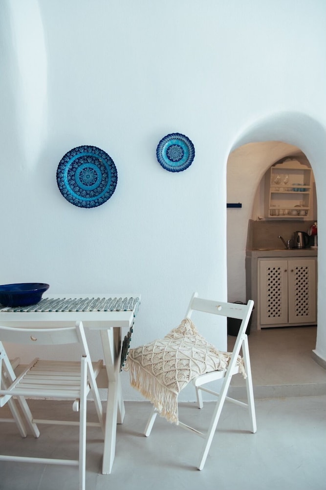 Blu Blanco Cave House 17/47