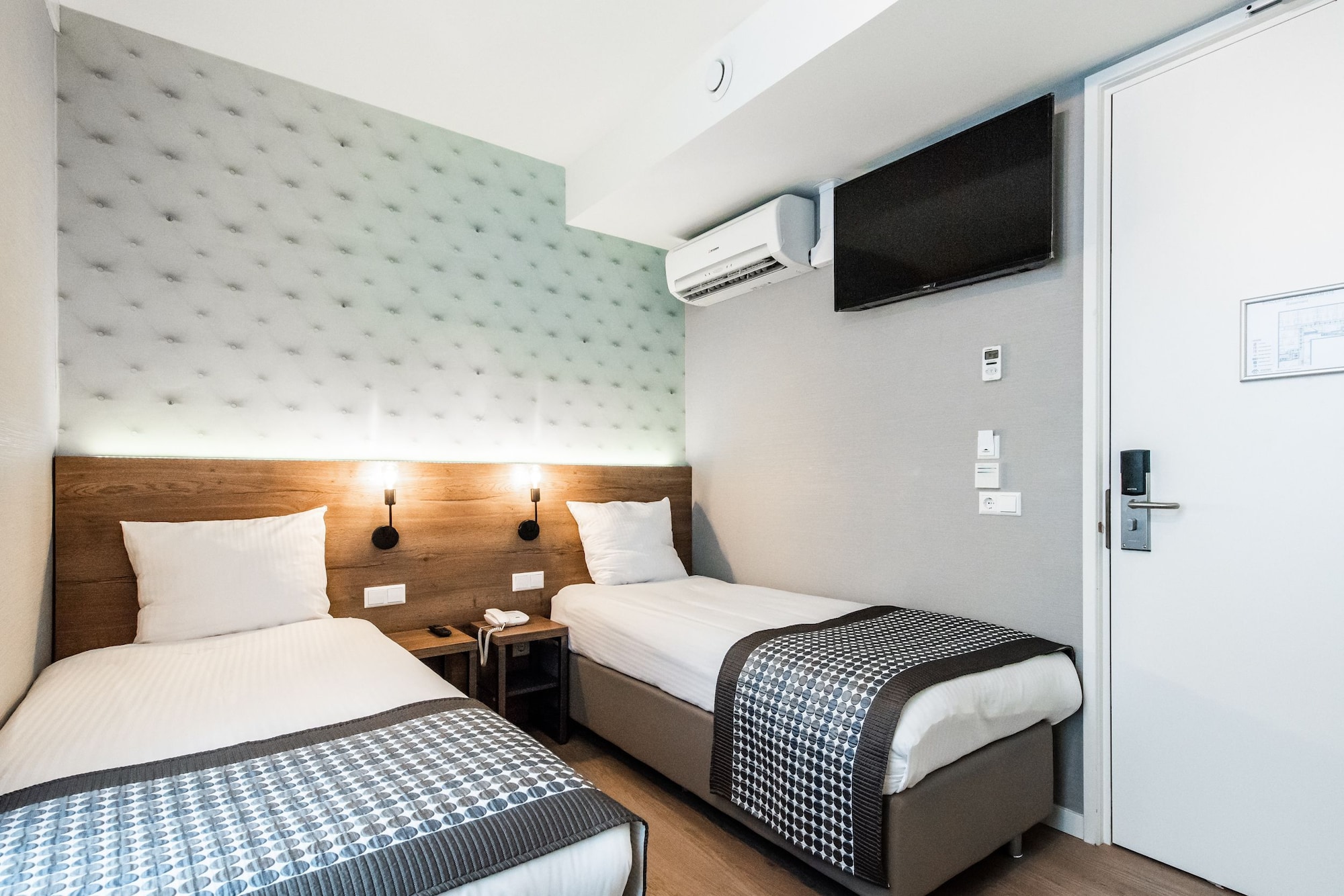 Semi Basement, Twin Beds