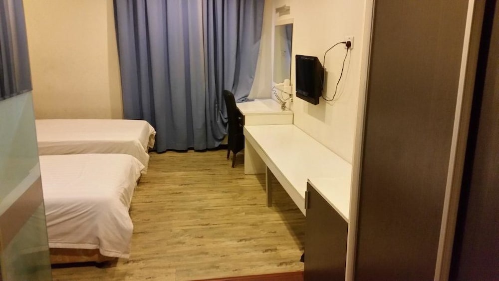 Prince Hotel 19/38