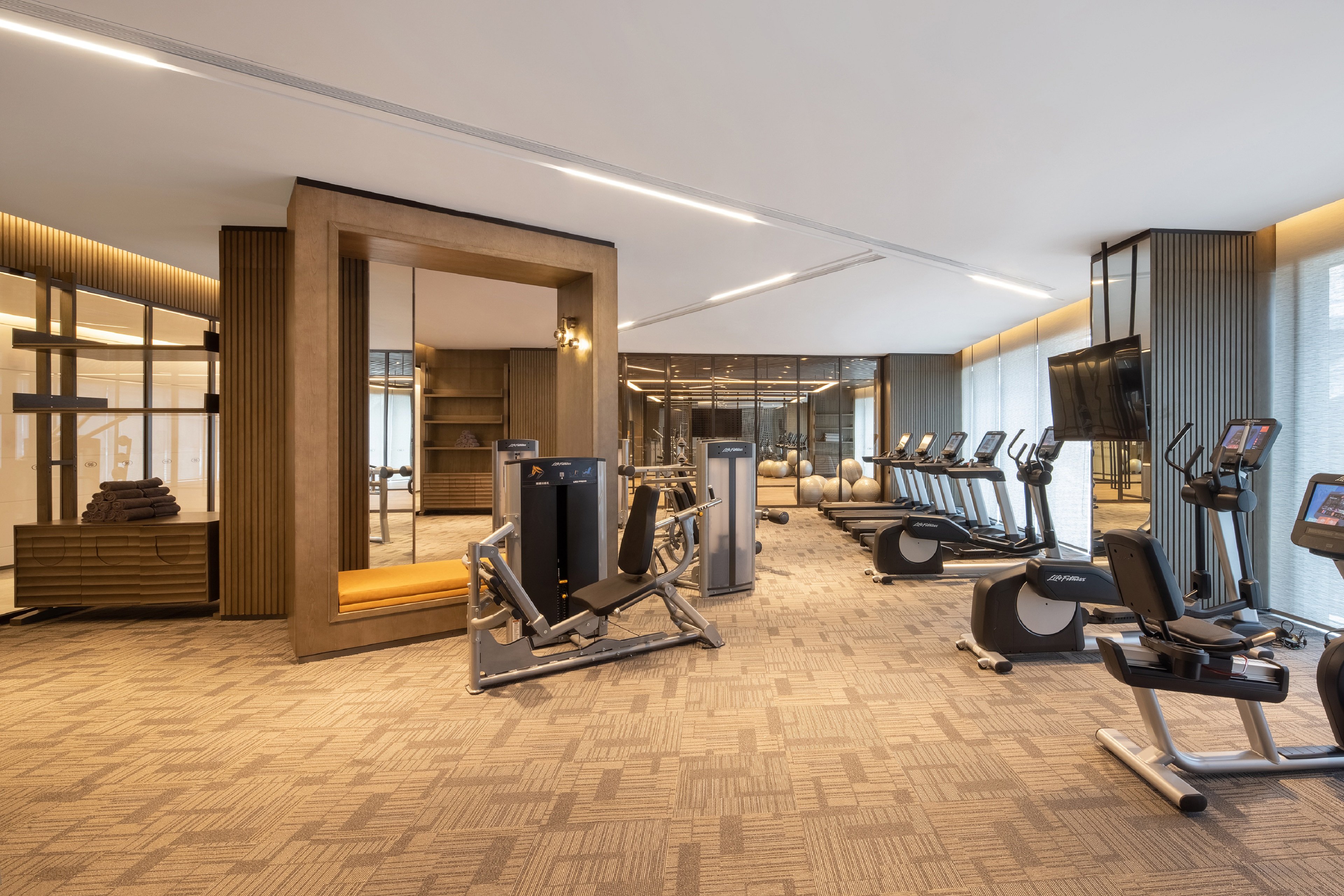 Crowne Plaza Qingdao Jinshui 41/84