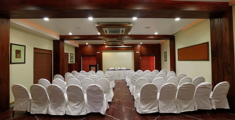 Hotel Mayura 33/50