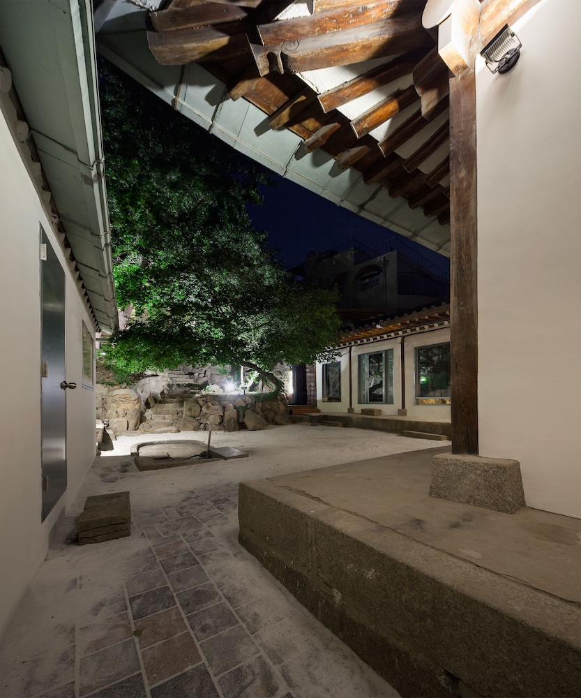 Hanok Residence Hotel Side 2/53
