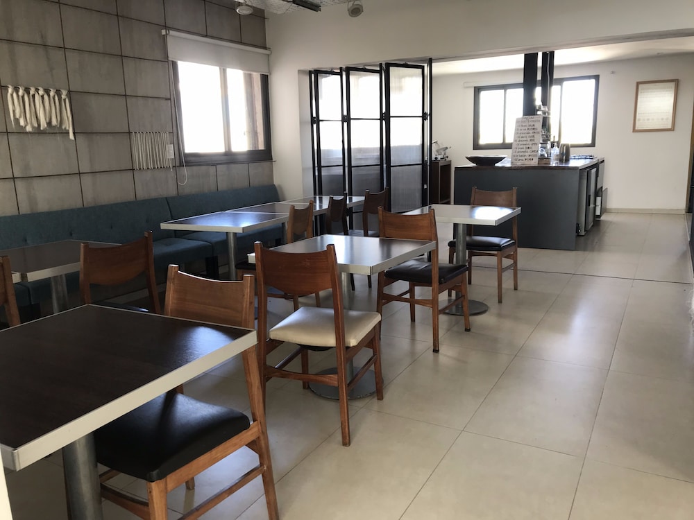 Internacional Hotel 54/70