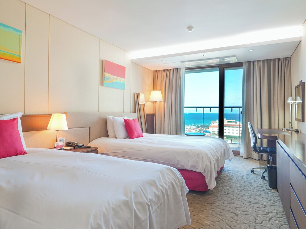 Ramada by Wyndham Jeju Hamdeok 23/70