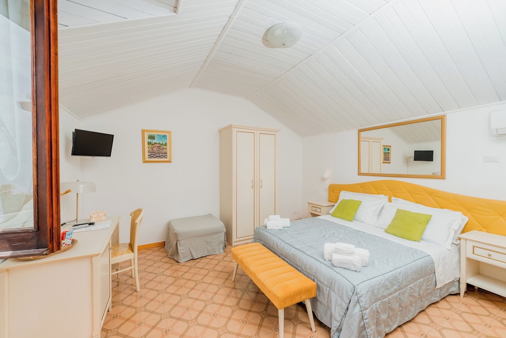 HOTEL BACCO 20/50